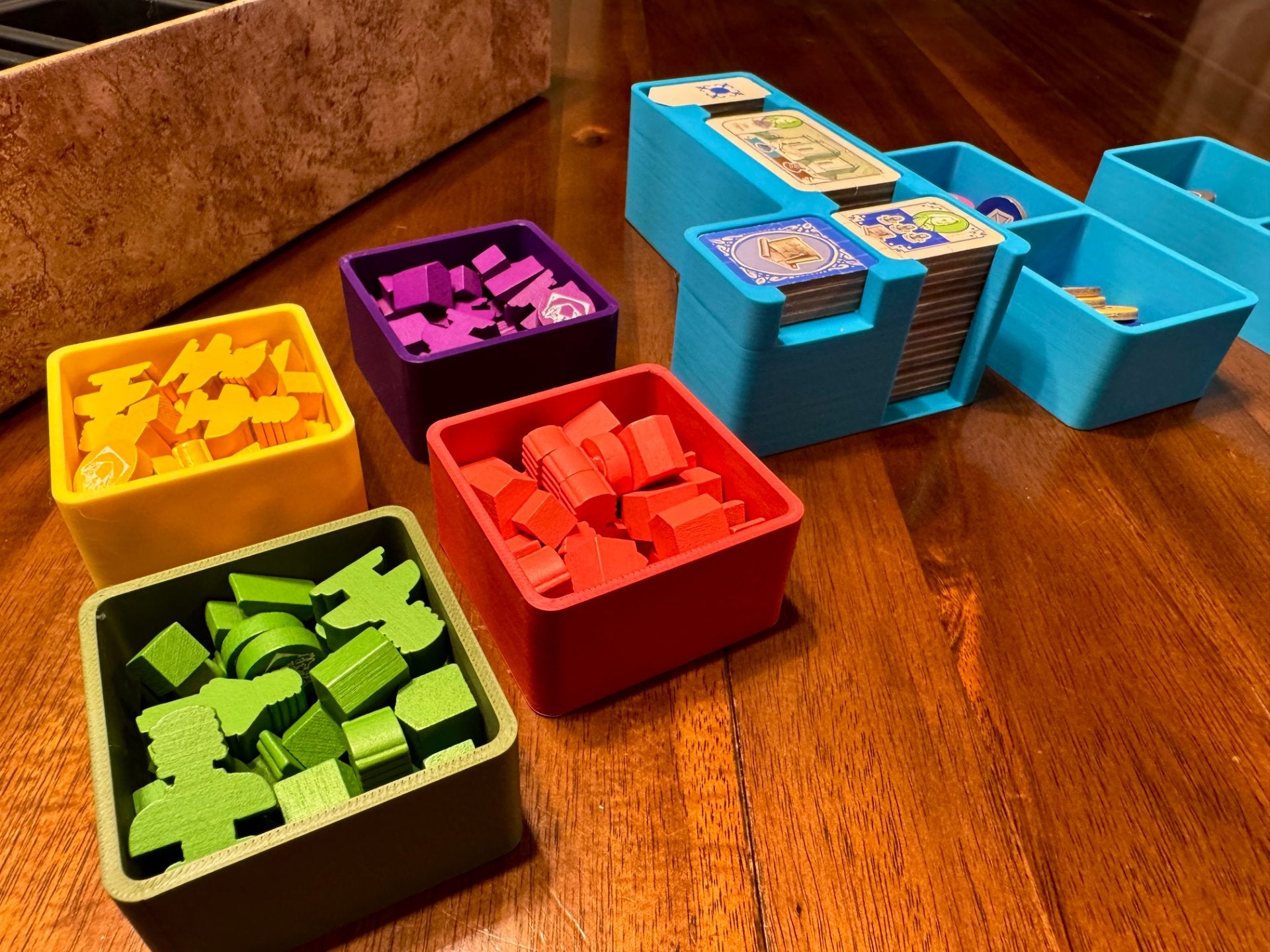 KreativLayers Lisboa Deluxe Inserts for organizing board games, featuring compartments and sturdy design.