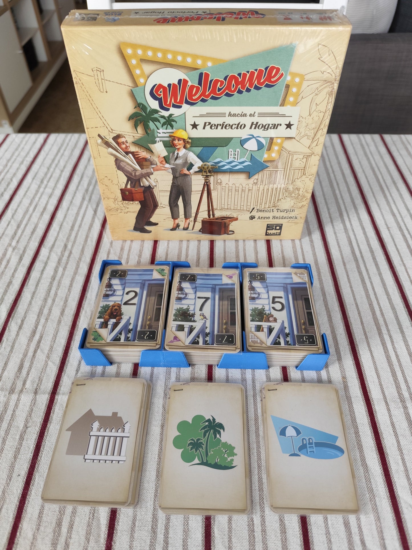 KreativLayers Welcome To board game organizer with compartments for cards, tokens, and game pieces.