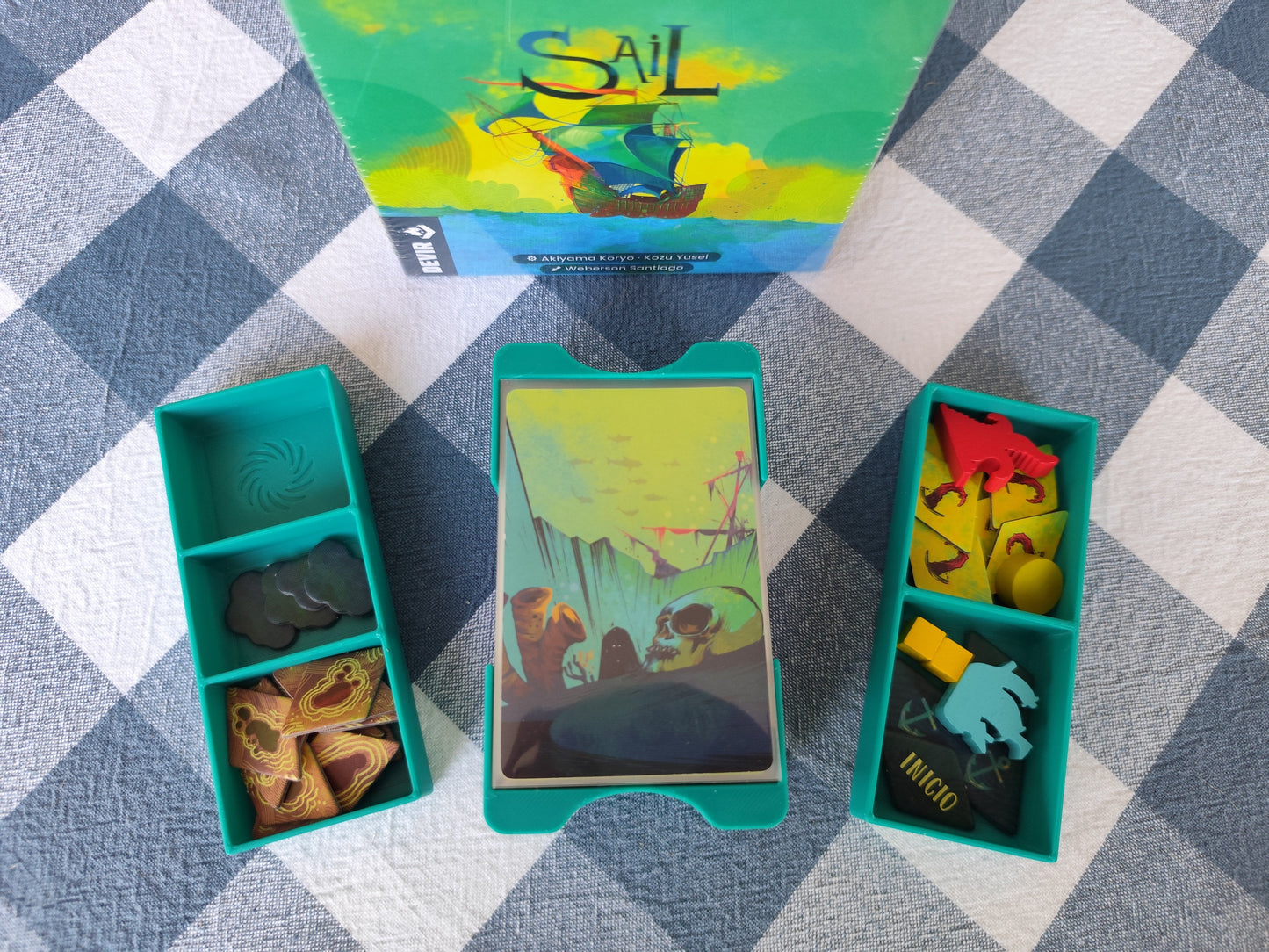 KreativLayers Sail INSERT board game organizer with compartments for tokens and cards, designed for efficient game setup.
