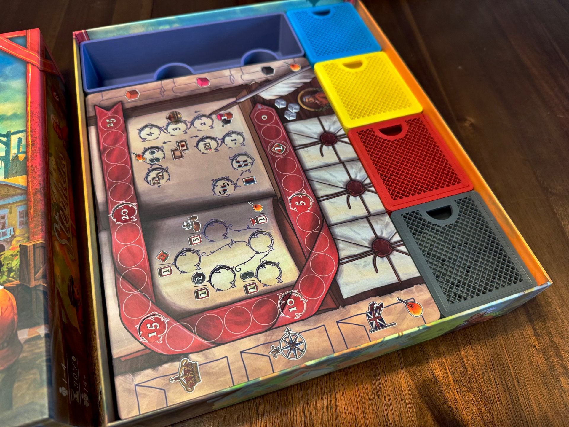 KreativLayers board game organizer featuring compartments for game pieces and cards in a stylish design.