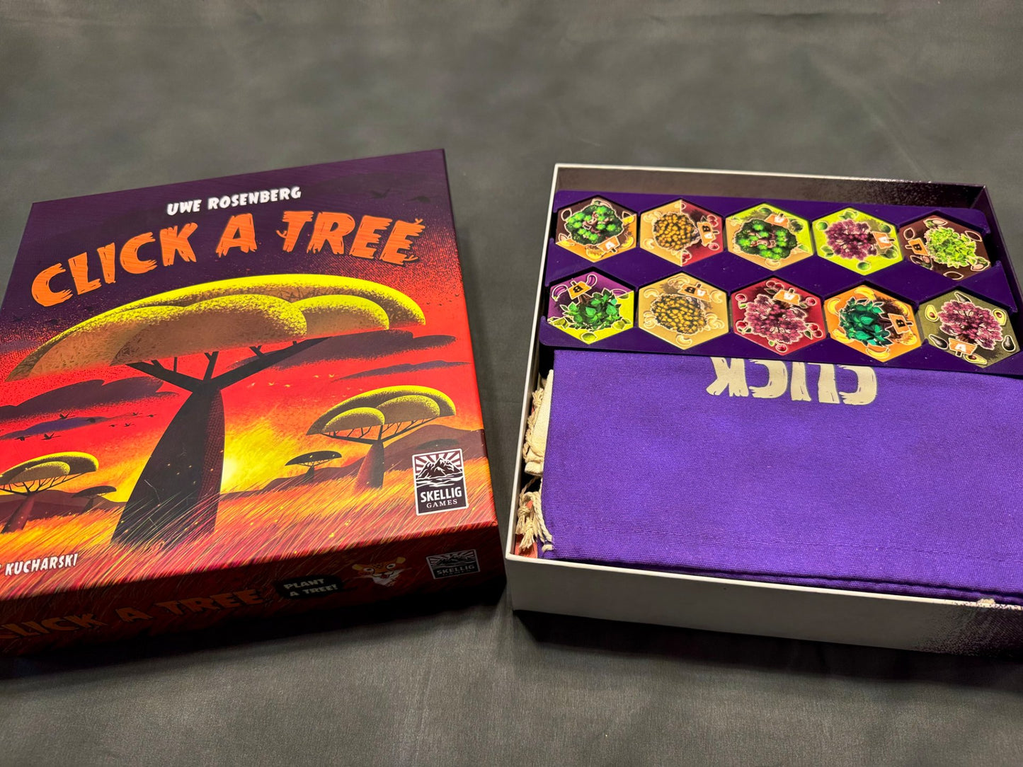KreativLayers Click A Tree board game organizer with multiple compartments for efficient game storage and organization.