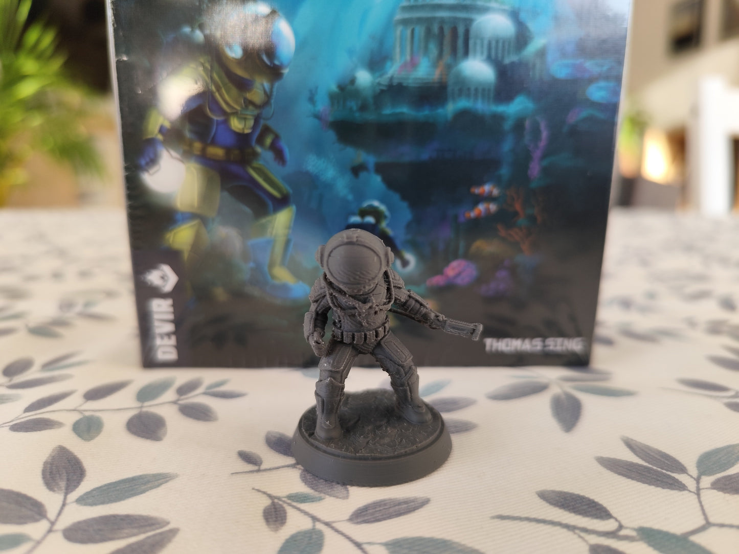 Board game organizer for The Crew: Mission Deep Sea by KreativLayers, featuring compartments for cards and game pieces.