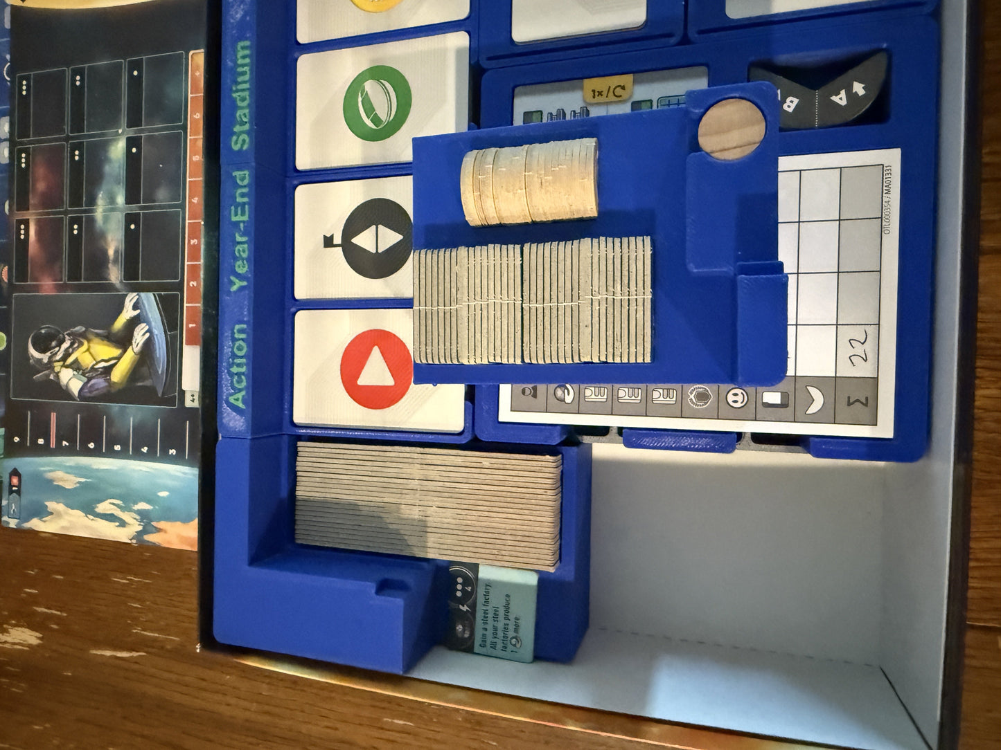 KreativLayers evacuation game organizer with compartments for cards, tokens, and game pieces in a neatly arranged layout.