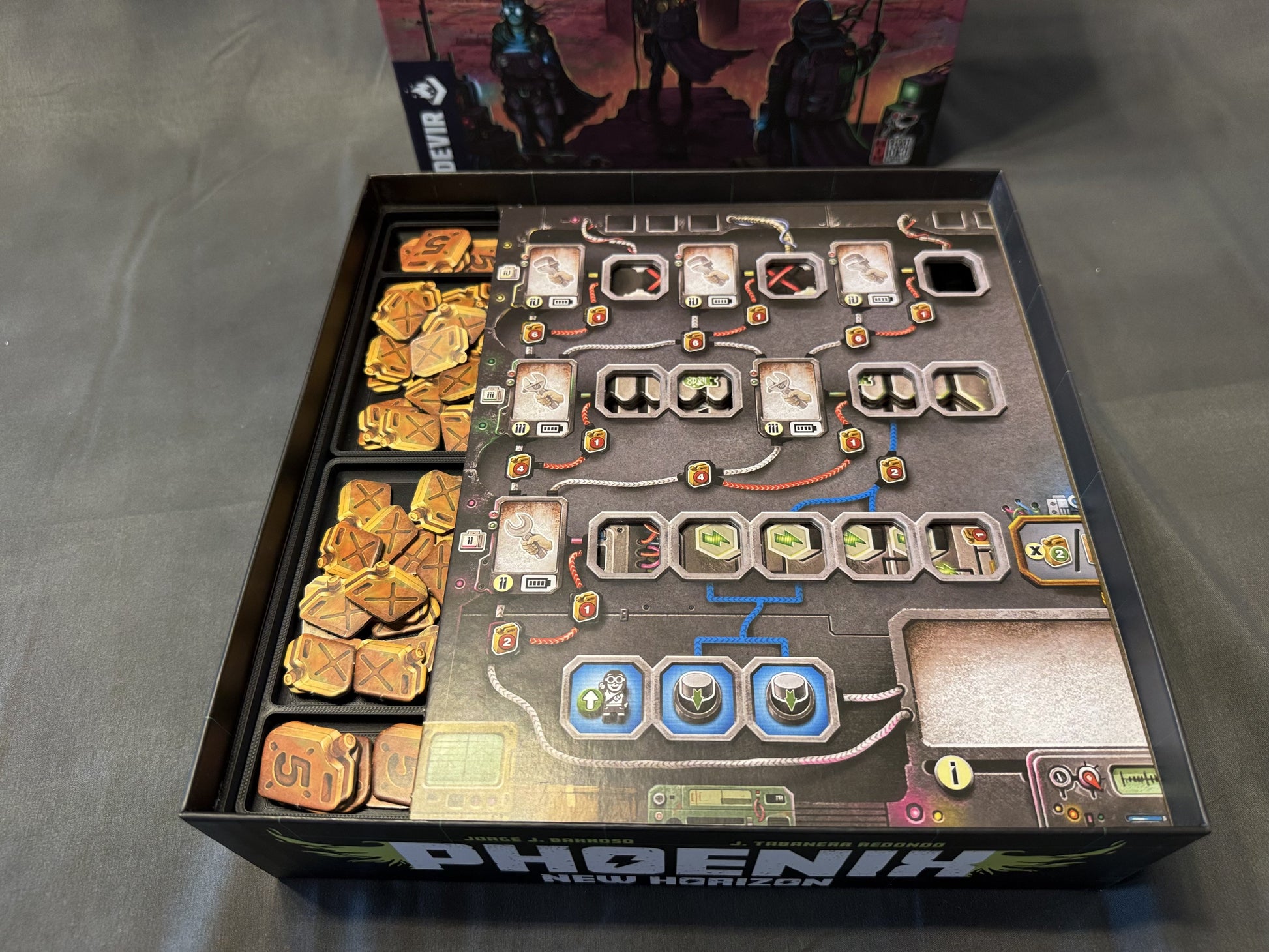 KreativLayers Phoenix New Horizon board game organizer with compartments for tokens and cards, featuring a sleek design.