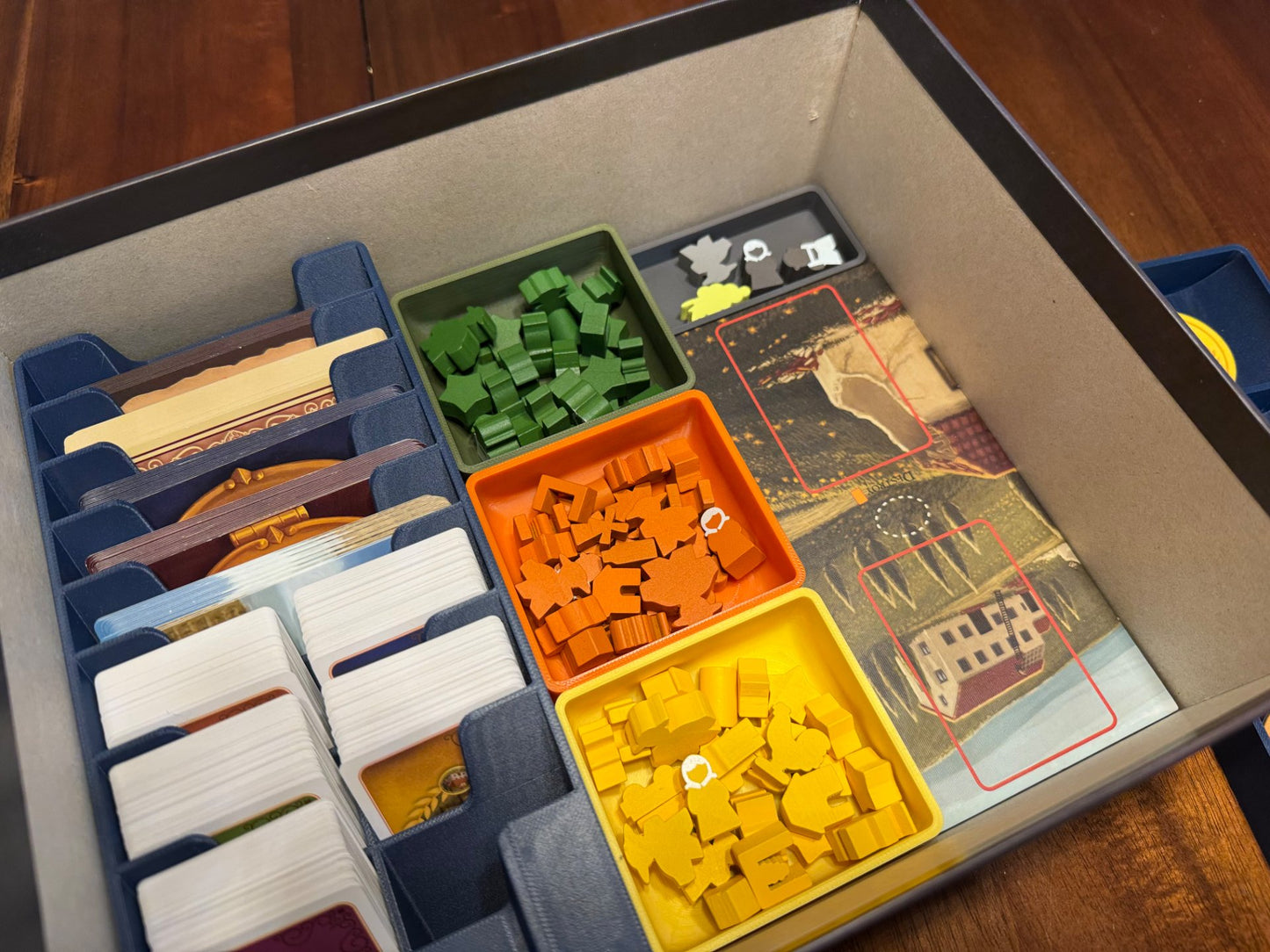 KreativLayers Viticulture & Tuscany expansion organizer with compartments for game pieces and cards.