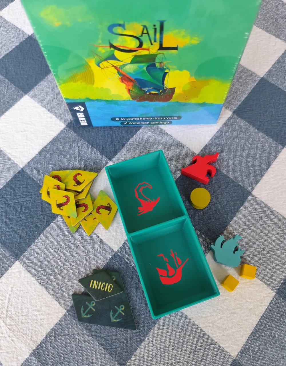 KreativLayers Sail INSERT board game organizer with compartments for game pieces and cards, designed for easy storage.