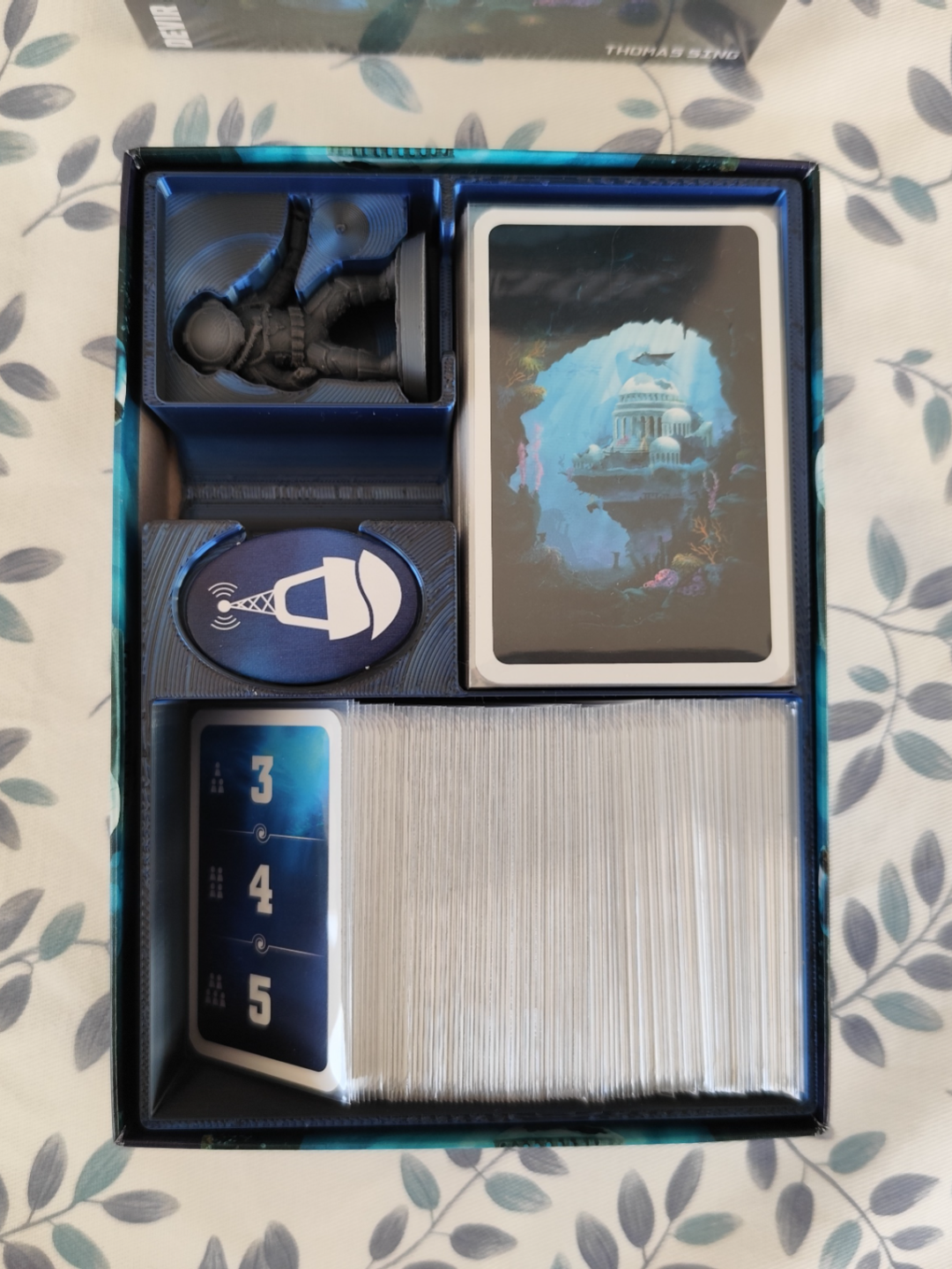 Board game organizer for The Crew: Mission Deep Sea by KreativLayers, featuring compartments for easy game setup.