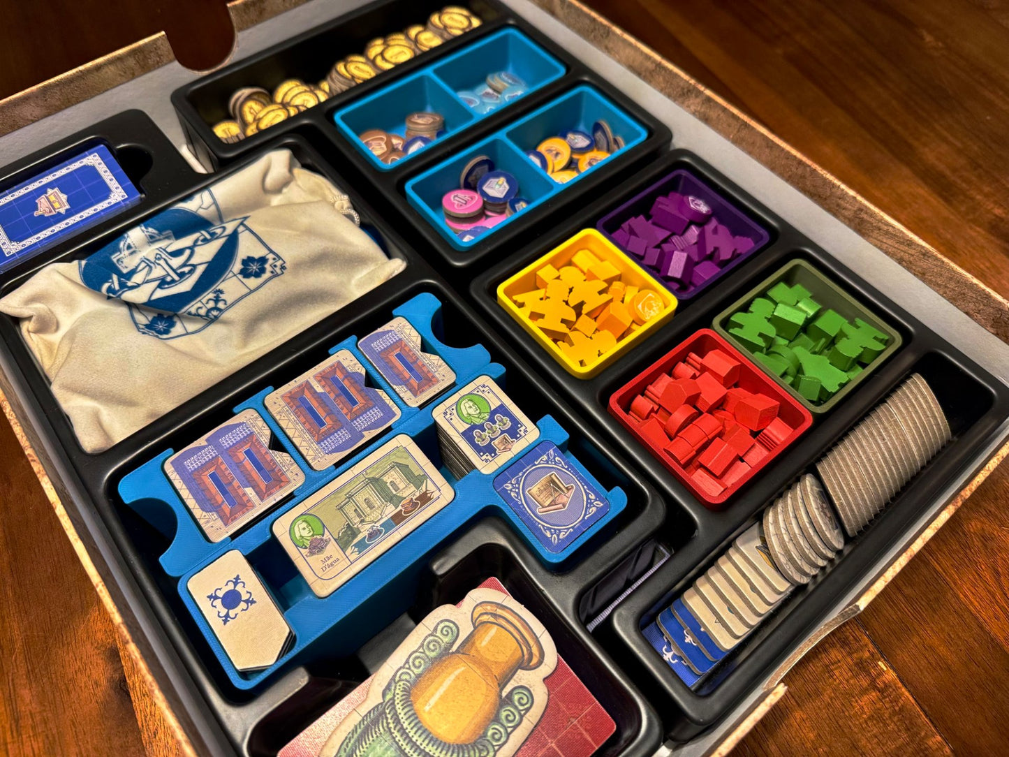 Lisboa Deluxe Organizers by KreativLayers, featuring neatly arranged compartments for board game pieces and cards.