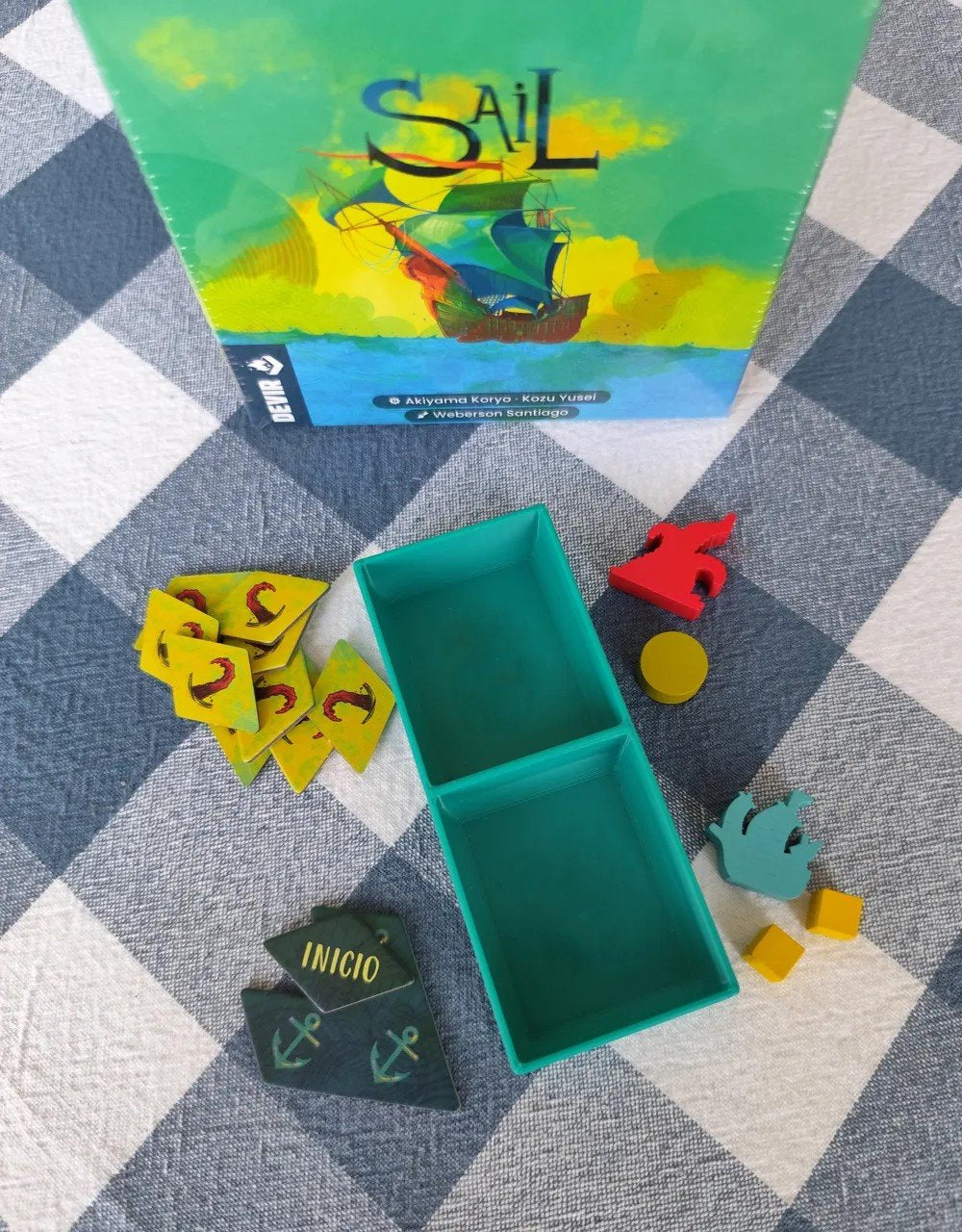 KreativLayers Sail INSERT board game organizer with compartments for game pieces and cards in a neatly arranged layout.