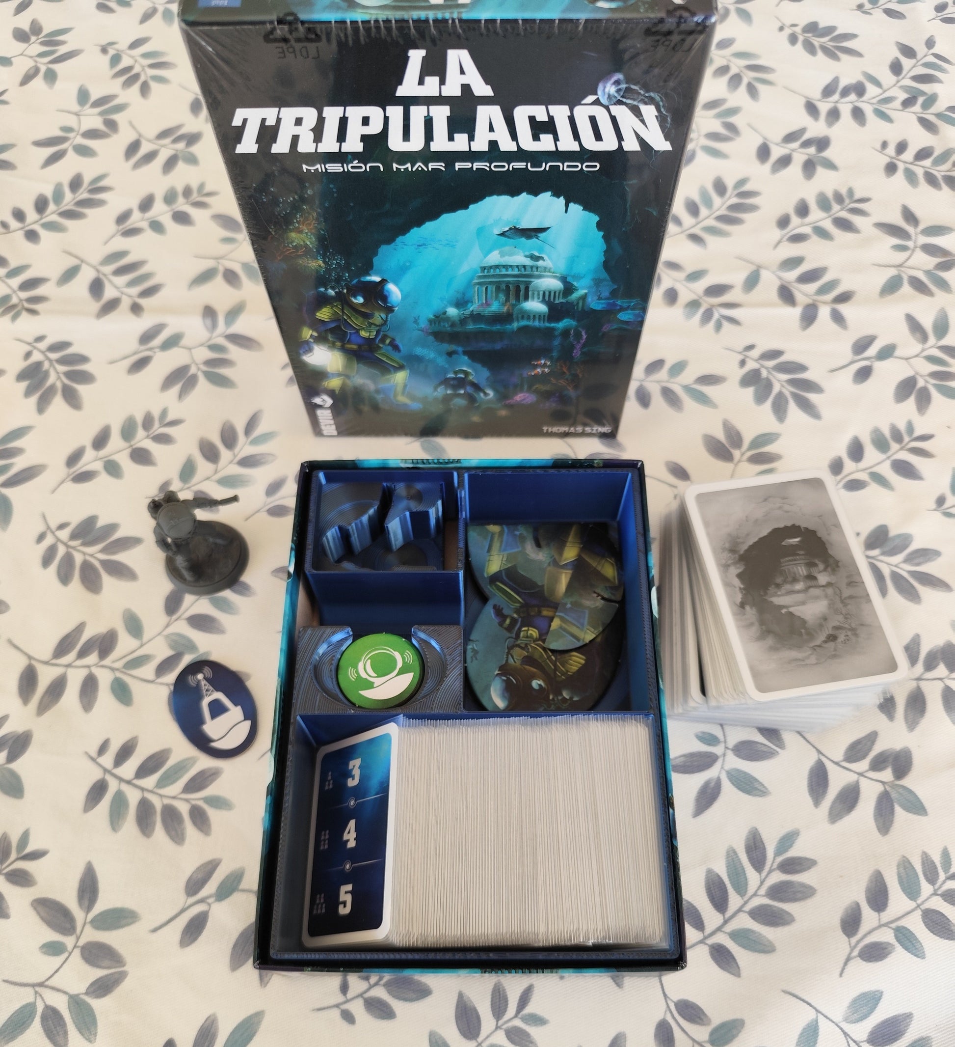 Board game organizer for The Crew: Mission Deep Sea by KreativLayers, featuring compartments for cards and game pieces.
