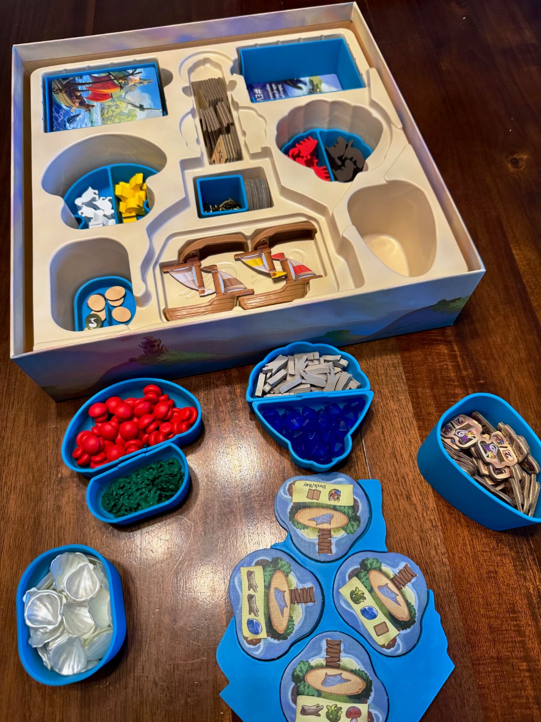 Everdell Farshore Collector's Edition insert by KreativLayers, showcasing compartments for game pieces and cards.