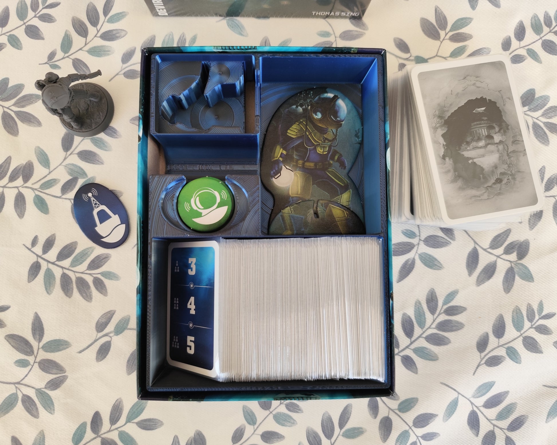 Board game organizer for The Crew: Mission Deep Sea by KreativLayers, featuring compartments for game components.