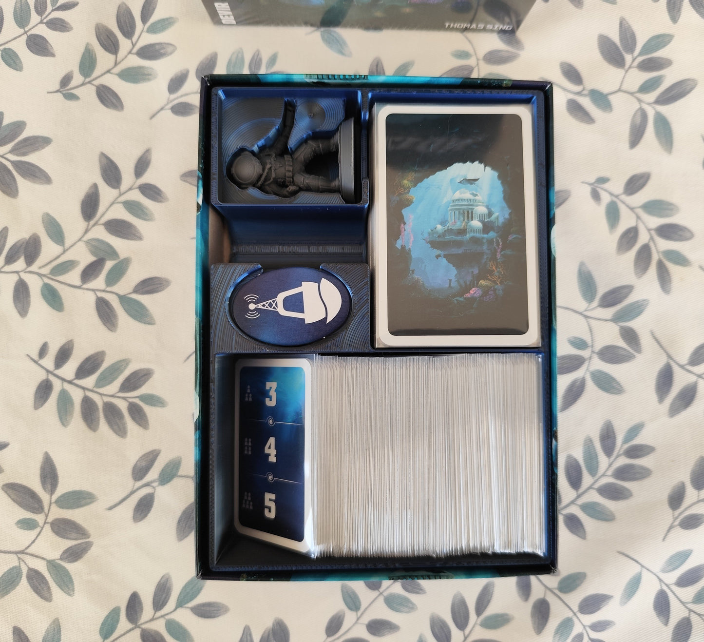 Board game organizer for The Crew: Mission Deep Sea by KreativLayers, featuring compartments for game components.