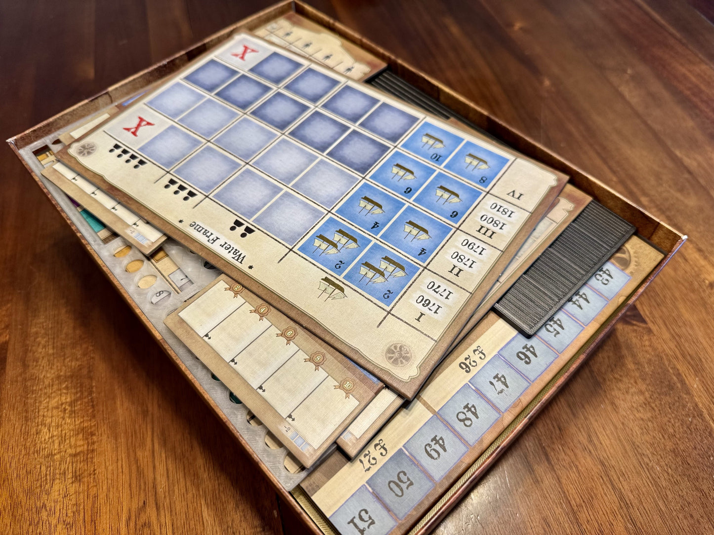 Arkwright game insert and worker overlay by KreativLayers, featuring custom compartments for efficient board game organization.