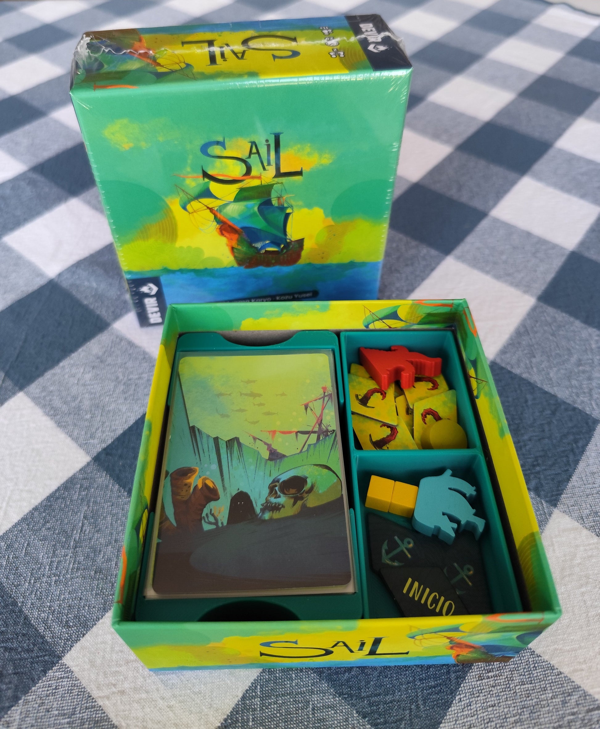 KreativLayers Sail INSERT board game organizer with compartments for game pieces and cards.