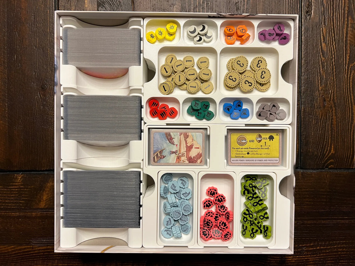 Board game organizer insert with sorted cards and tokens in a game box by KreativLayers.