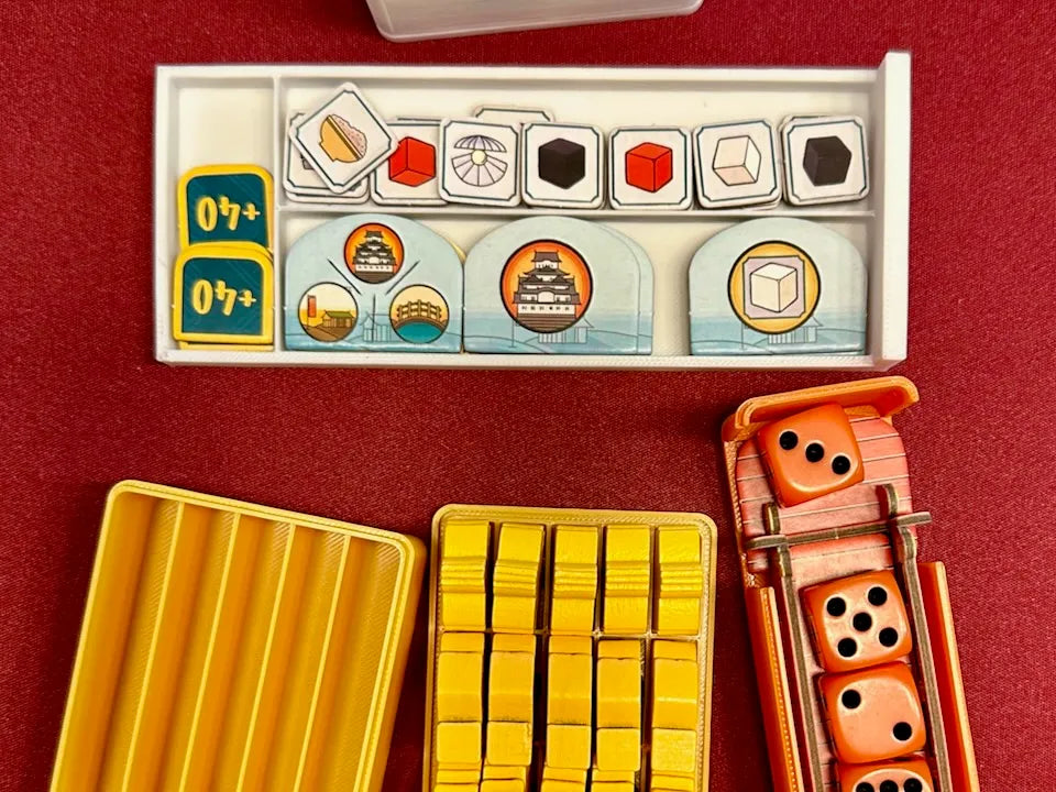 The White Castle insert VERSION 3 (supports sleeves, integrated meeple grids) - KreativLayers