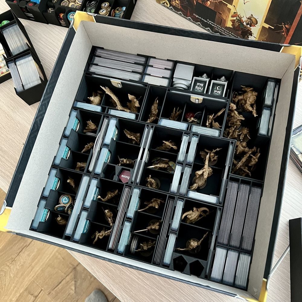 Ultimate Massive Darkness 2 Insert / Organizer for Sleeved Kickstarter Edition - KreativLayers